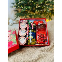 Подарунковий набір з солодощів, оливок та тунця! упаковка 28*28*11 см (загальна вага продукції 2,290 кг+-)