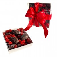 Подарунковий набір з фініка в шоколаді та вишні (385 грам)